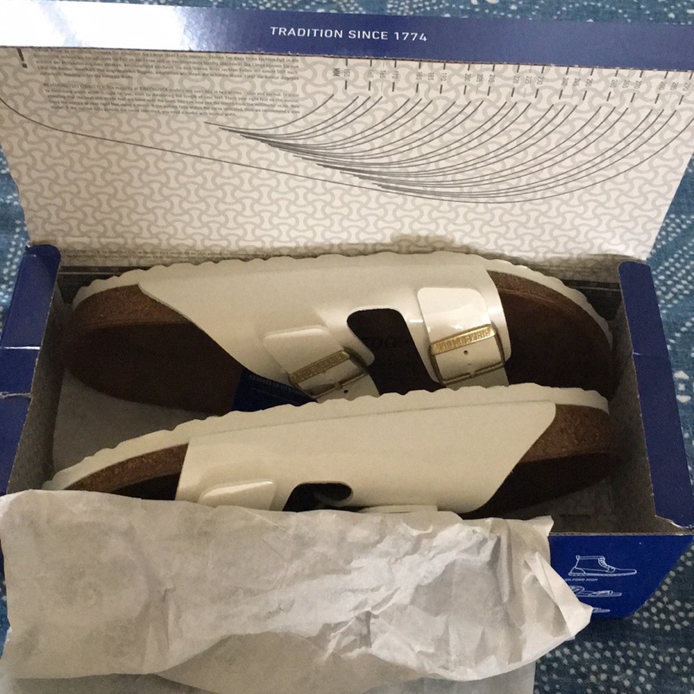 NWT Birkenstock Arizona size 43